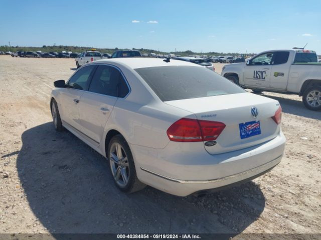 1VWBT7A37FC039822 Volkswagen Passat 1.8t Se