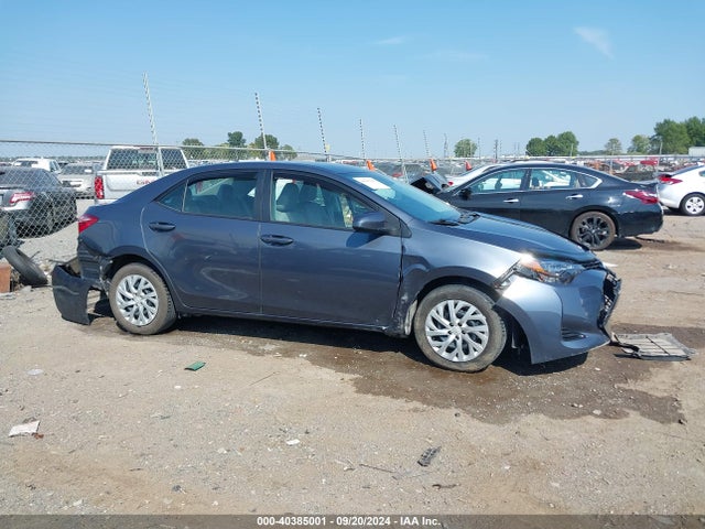 Toyota COROLLA LE 2018 5YFBURHE1JP823240 Image 13