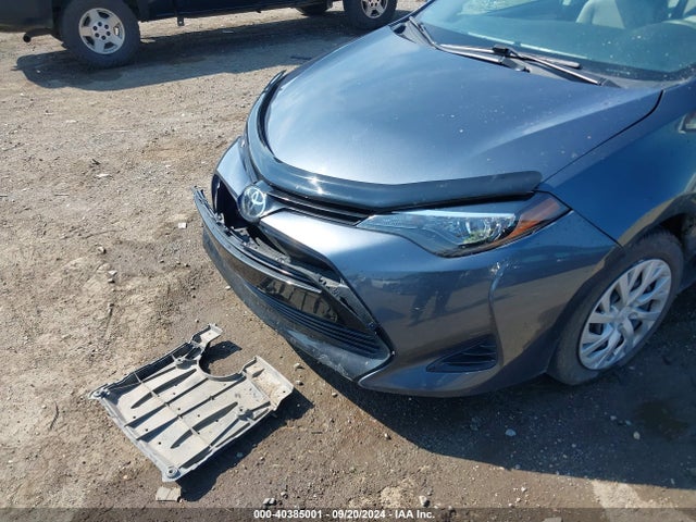 Toyota COROLLA LE 2018 5YFBURHE1JP823240 Image 17