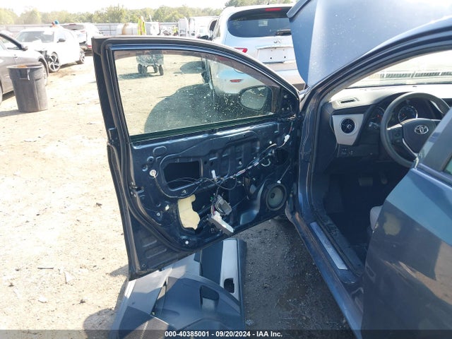 Toyota COROLLA LE 2018 5YFBURHE1JP823240 Image 18