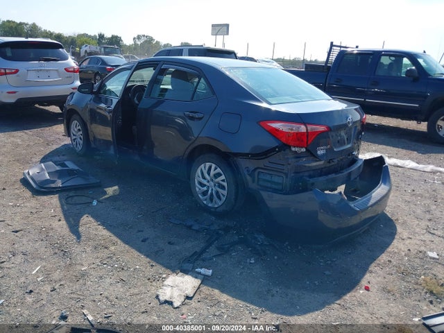 Toyota COROLLA LE 2018 5YFBURHE1JP823240 Image 3