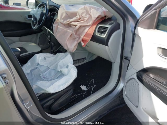 3C4NJCBB4JT487579 Jeep Compass Latitude Fwd