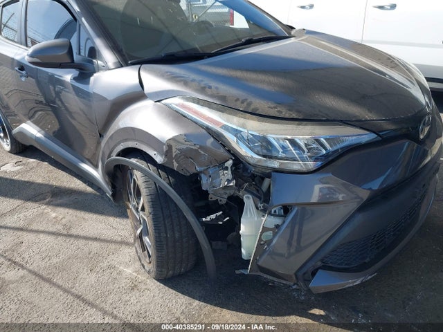 Toyota C-HR XLE 2020 JTNKHMBXXL1090965 Image 6