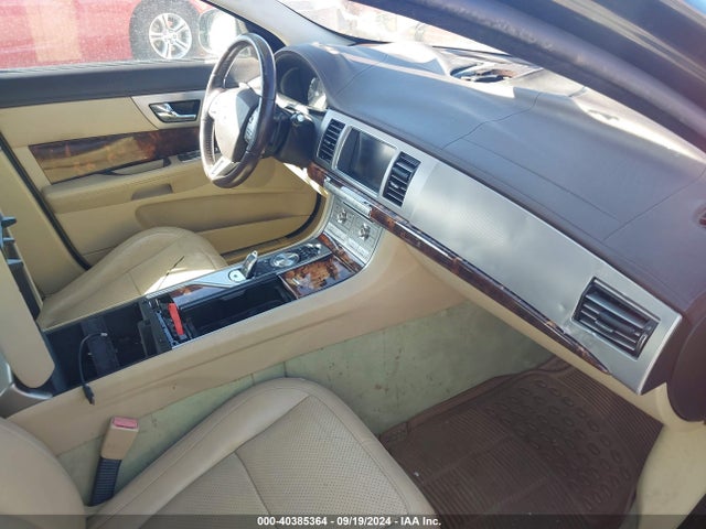 2010 JAGUAR XF SAJWA0GB9ALR73264 Photo 4