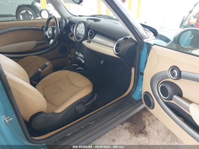 2008 MINI COOPER WMWMF33578TT65999 Photo 4