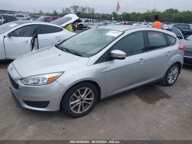 Ford FOCUS SE 2017 1FADP3K28HL224890 Image 2