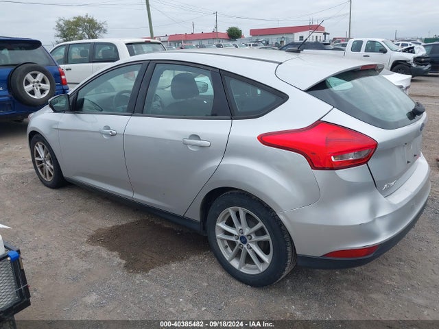 Ford FOCUS SE 2017 1FADP3K28HL224890 Image 3