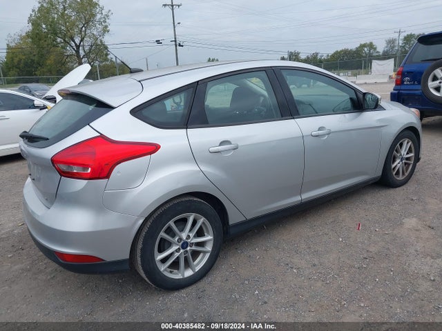 Ford FOCUS SE 2017 1FADP3K28HL224890 Image 4