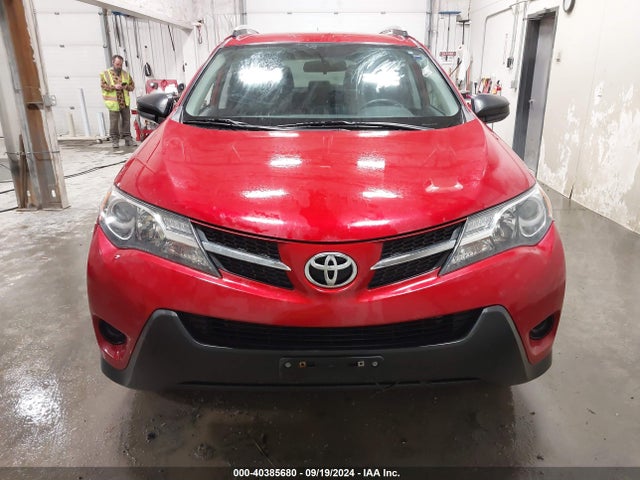 2T3BFREV0EW137930 Toyota RAV4 LE