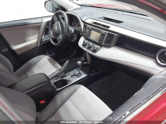 2T3BFREV0EW137930 Toyota RAV4 LE