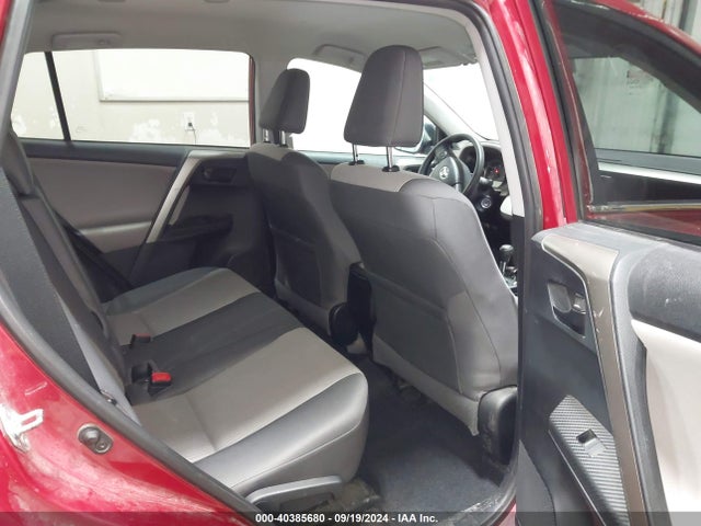 2T3BFREV0EW137930 Toyota RAV4 LE