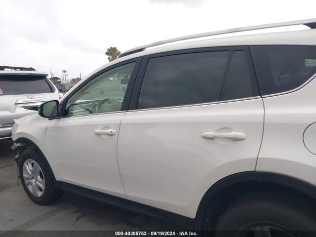 Toyota RAV4 LE 2015 JTMZFREV5FD060548 Image 13