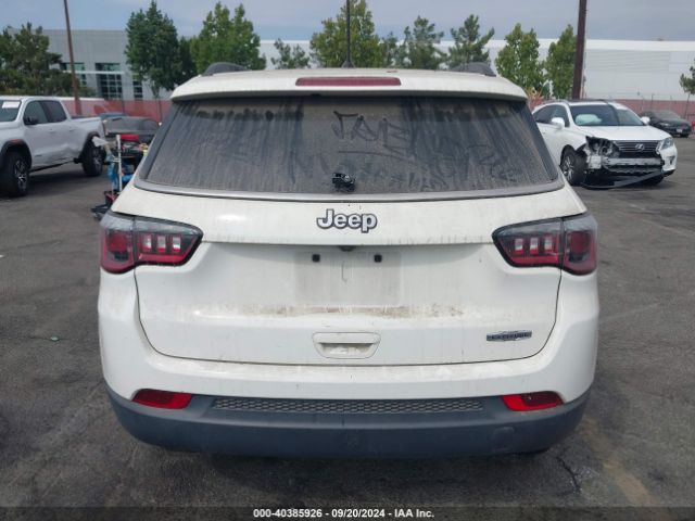 3C4NJCBBXJT489577 Jeep Compass Sun And Wheel Fwd
