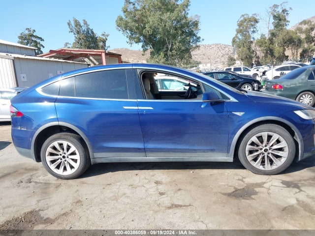 Tesla Model X 60d/70d/75d/90d 2016 5YJXCAE28GF005142 Image 13