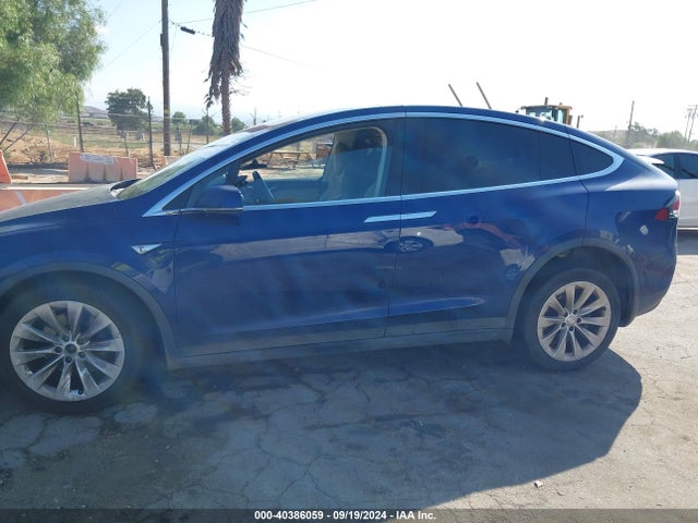 Tesla Model X 60d/70d/75d/90d 2016 5YJXCAE28GF005142 Image 14