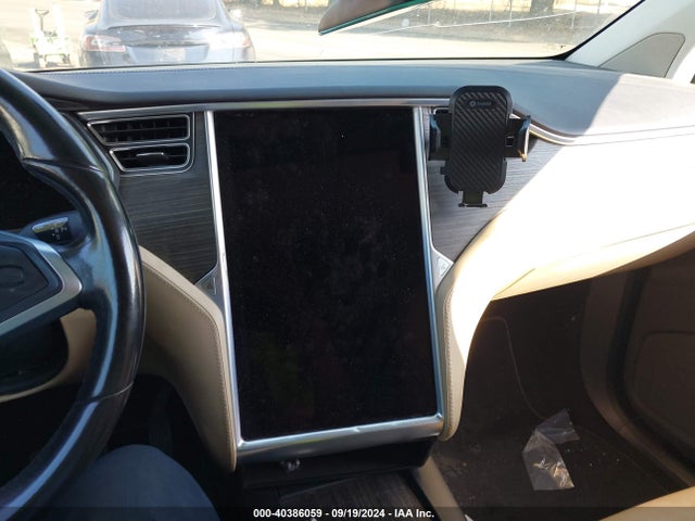 Tesla Model X 60d/70d/75d/90d 2016 5YJXCAE28GF005142 Image 18