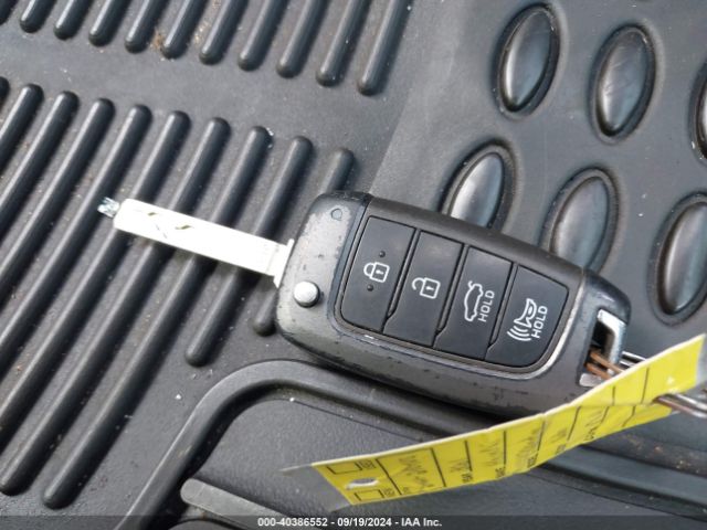 KMHLL4AG9MU210405 Hyundai ELANTRA SE