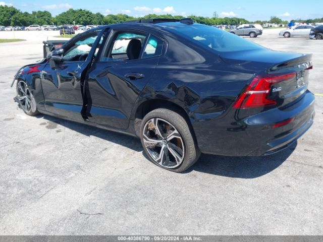 7JRL12TL1RG301037 Volvo S60 B5 Plus Dark Theme