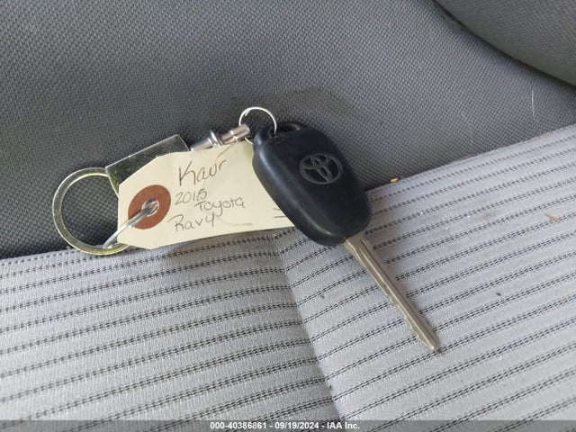 Toyota RAV4 LE 2015 JTMBFREV0FD155116 Image 11
