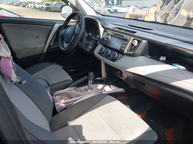 Toyota RAV4 LE 2015 JTMBFREV0FD155116 Image 5