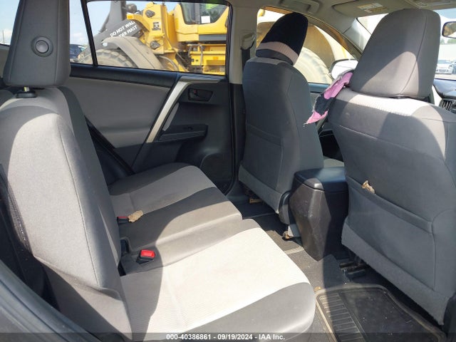 Toyota RAV4 LE 2015 JTMBFREV0FD155116 Image 8