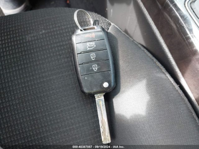 5XYKT3A68FG568861 KIA SORENTO LX