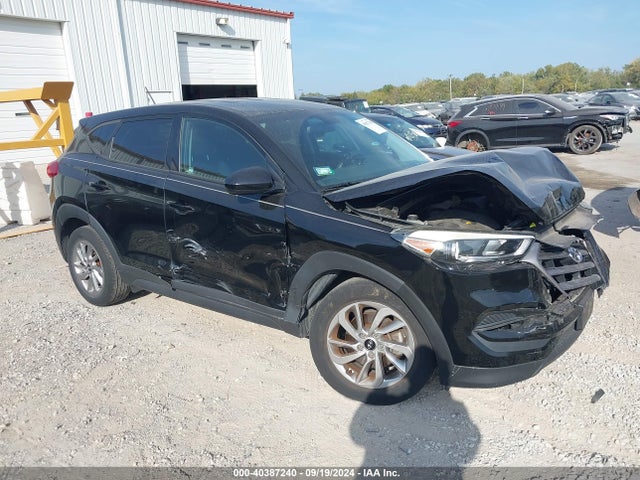 2016 KM8J23A45GU125172 main image