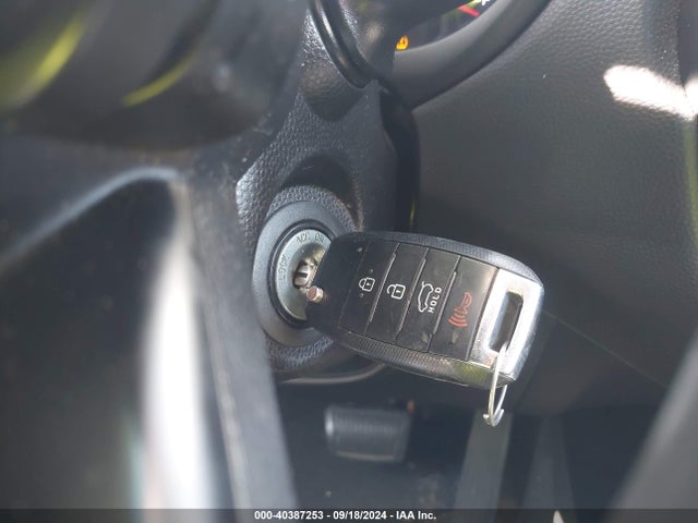 KIA Soul 2018 KNDJN2A26J7512002 Image 11