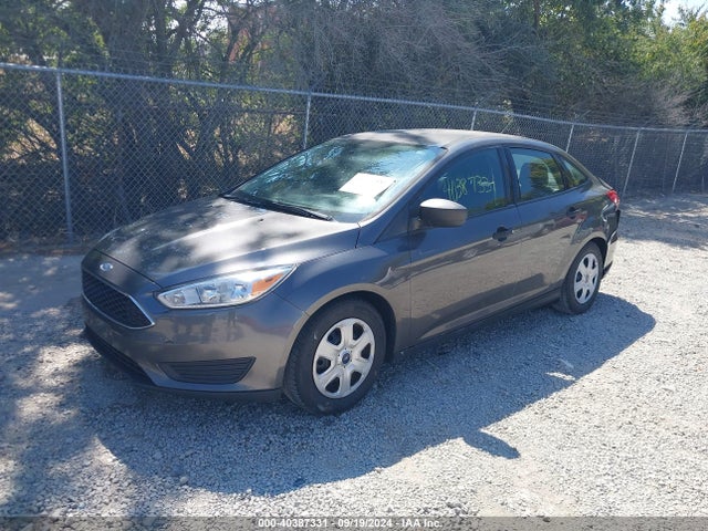 Ford FOCUS S 2016 1FADP3E27GL261889 Image 2