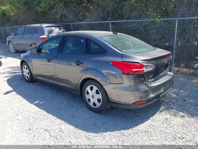Ford FOCUS S 2016 1FADP3E27GL261889 Image 3