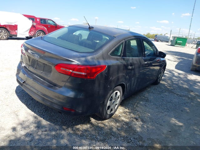 Ford FOCUS S 2016 1FADP3E27GL261889 Image 4