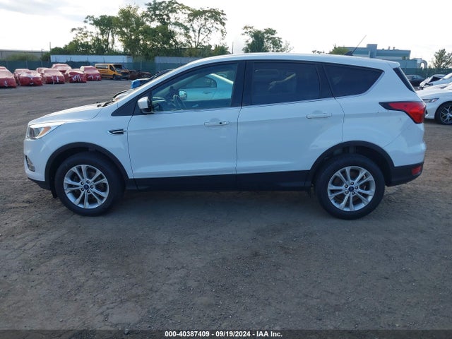 Ford ESCAPE SE 2019 1FMCU0GD0KUC36827 Image 14