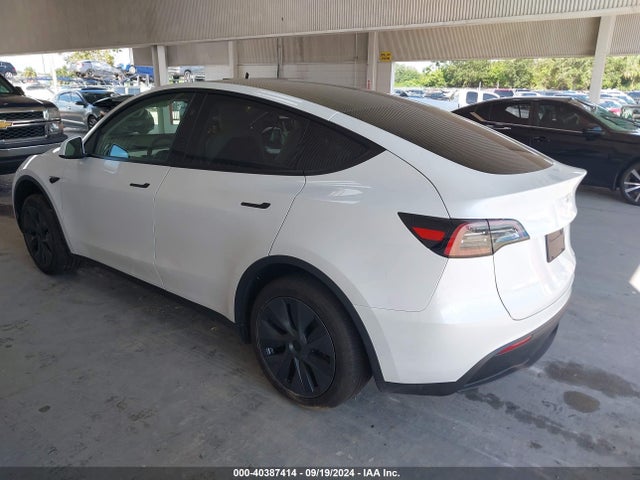 2024 TESLA MODEL Y 7SAYGDED3RF115792 Photo 2