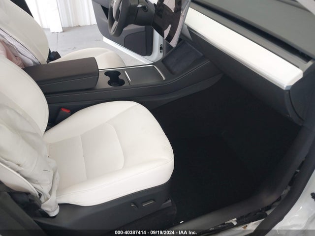 2024 TESLA MODEL Y 7SAYGDED3RF115792 Photo 4