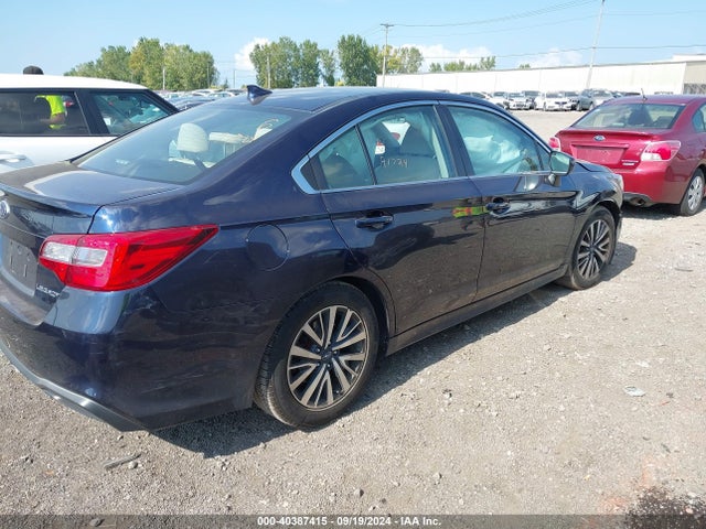 4S3BNAC66J3035710 Subaru Legacy Premium