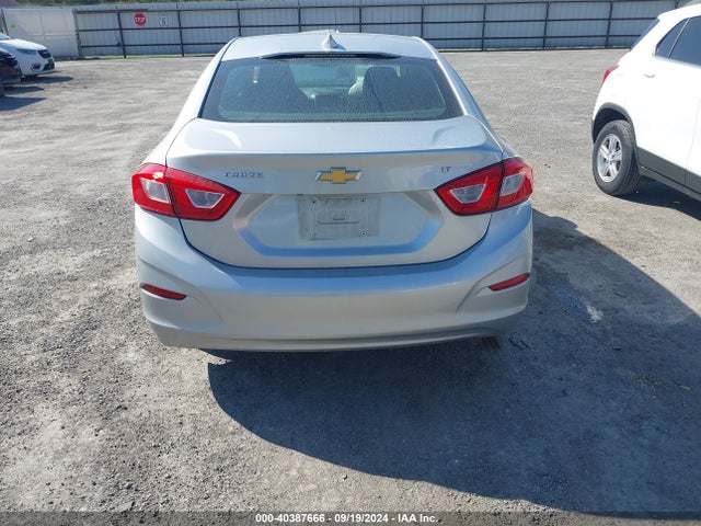 Chevrolet Cruze Lt Auto 2018 1G1BE5SM9J7136362 Image 16