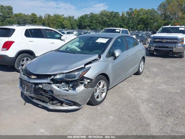 Chevrolet Cruze Lt Auto 2018 1G1BE5SM9J7136362 Image 2