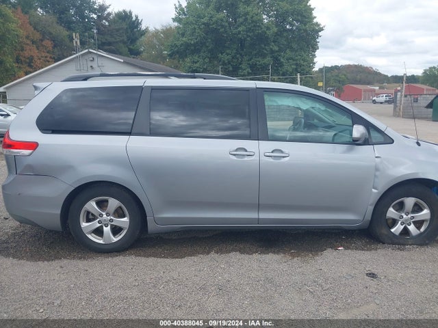 Toyota Sienna Le V6 8 Passenger 2014 5TDKK3DCXES408308 Image 14