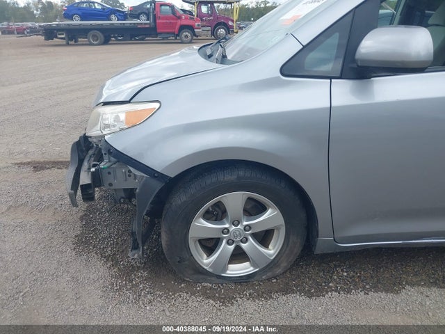 Toyota Sienna Le V6 8 Passenger 2014 5TDKK3DCXES408308 Image 18