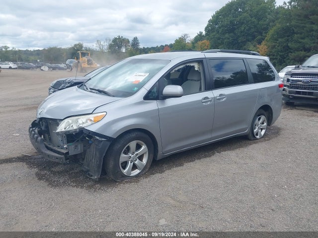 Toyota Sienna Le V6 8 Passenger 2014 5TDKK3DCXES408308 Image 2