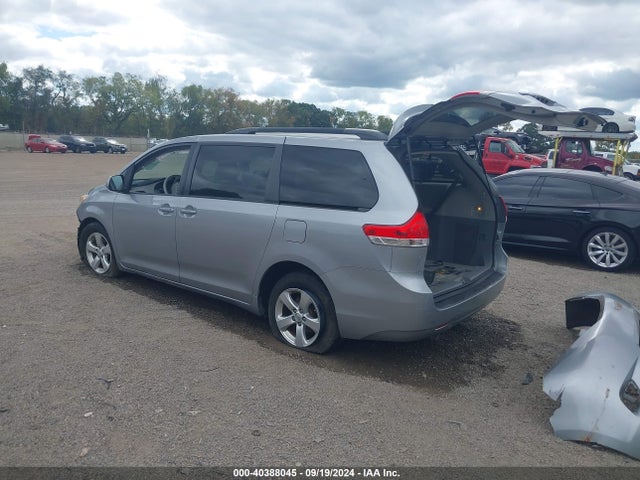 Toyota Sienna Le V6 8 Passenger 2014 5TDKK3DCXES408308 Image 3