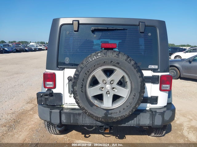1C4BJWDG2EL290649 Jeep Wrangler Unlimited Sport