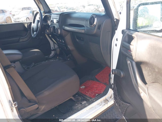 1C4BJWDG2EL290649 Jeep Wrangler Unlimited Sport