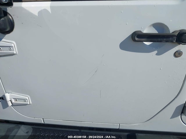 1C4BJWDG2EL290649 Jeep Wrangler Unlimited Sport