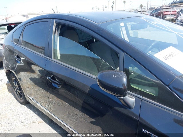 JTDKN3DU3F1914030 Toyota Prius Three