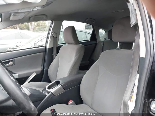 JTDKN3DU3F1914030 Toyota Prius Three