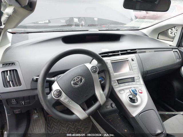 JTDKN3DU3F1914030 Toyota Prius Three