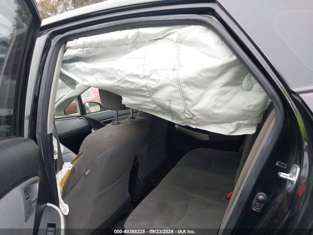 JTDKN3DU3F1914030 Toyota Prius Three