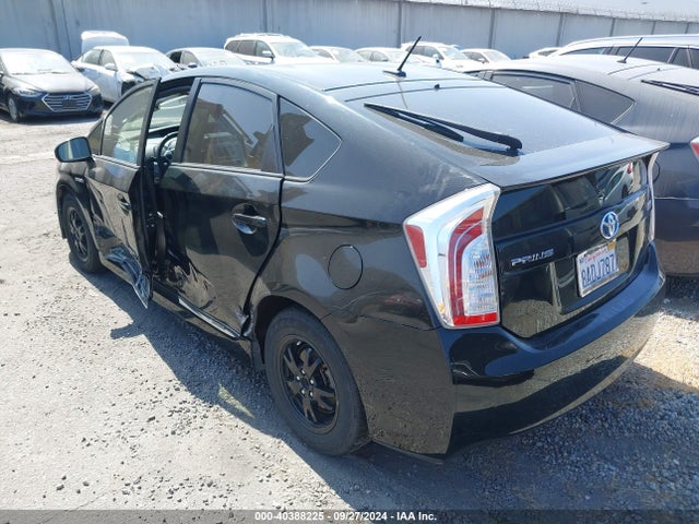 JTDKN3DU3F1914030 Toyota Prius Three