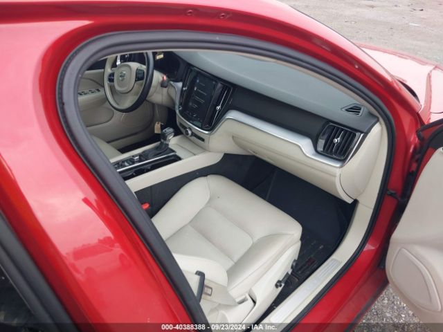 7JRA22TK6KG010020 Volvo S60 T6 Momentum